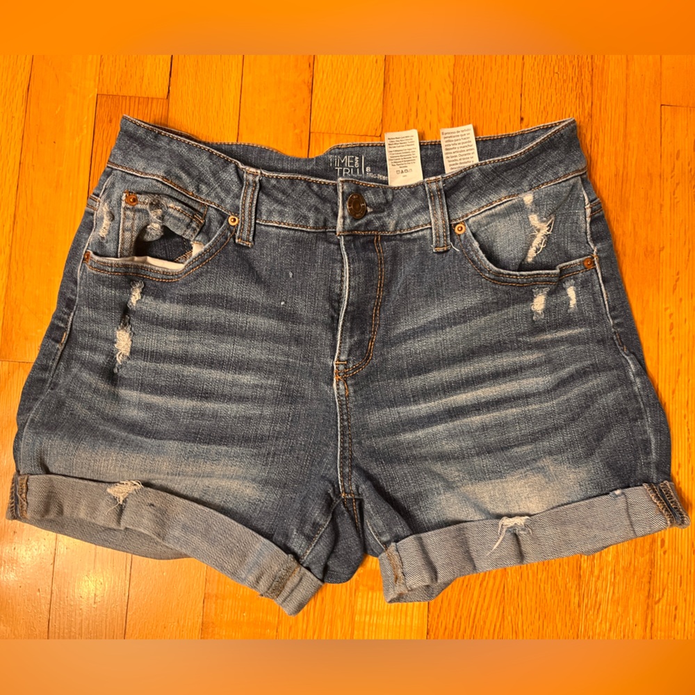 Time and Tru shorts, barely worn, true to size, stretchy.